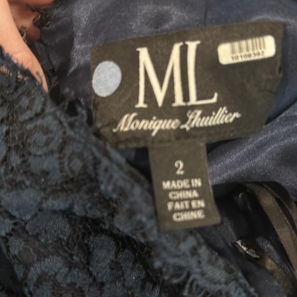 Monique Lhuillier gown - Picture 6 of 8